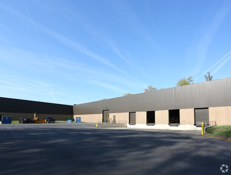 More Photos Of 122 Kissel Rd, Burlington Warehouse For Lease