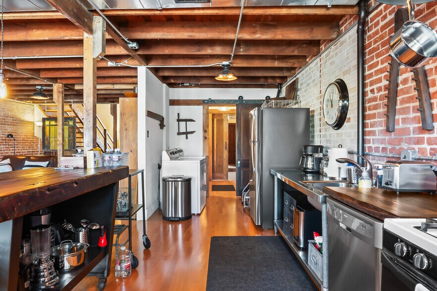 More Photos Of 118 W. Grand St, Whitewright Storefront Retail Residential For Sale