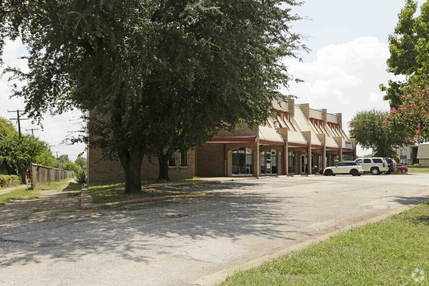 More Photos Of 4650 S Hampton Rd, Dallas Office For Lease