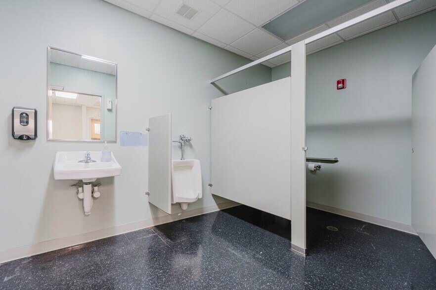 More Photos Of 42 Winter St, Pembroke Light Distribution For Lease