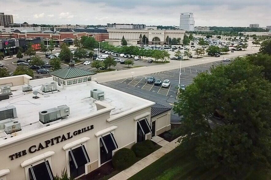 More Photos Of 87 Yorktown Shopping Ctr, Lombard Restaurant For Sale