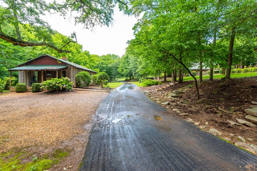 More Photos Of 565 Owens Gin Rd NE, Calhoun Lodge Meeting Hall For Sale