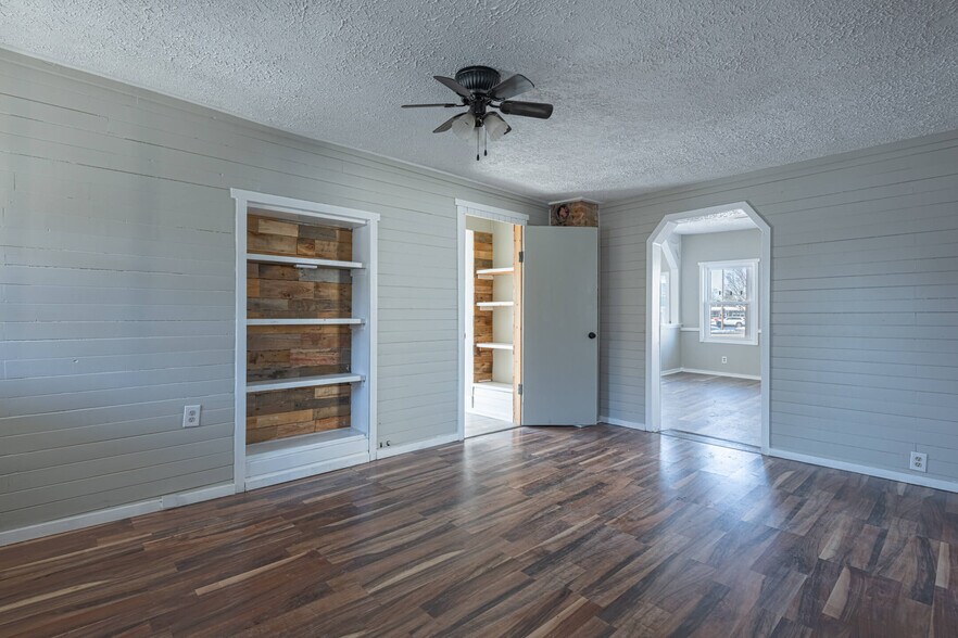 More Photos Of 2 N 2nd St, Fairborn Office For Sale