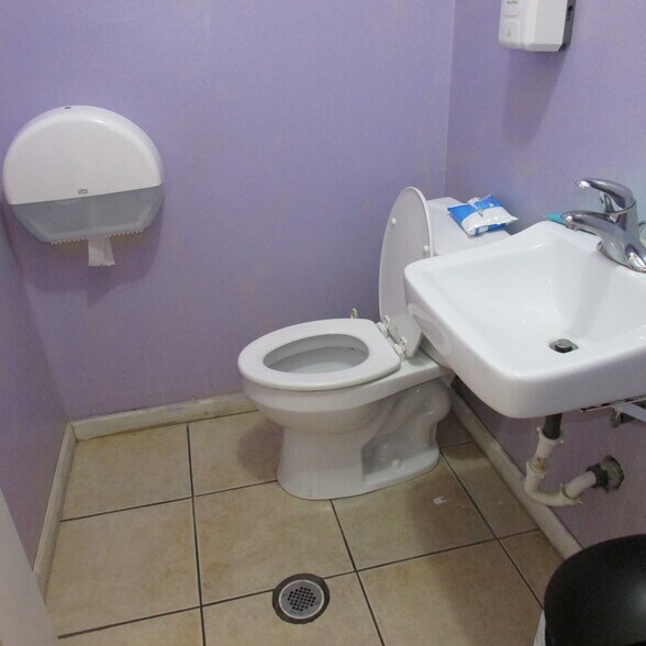 More Photos Of 4694 Free Pike, Dayton Freestanding For Sale