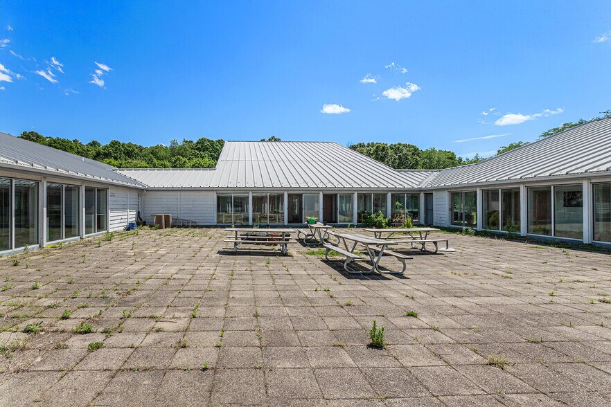 More Photos Of 56968 Dailey Rd, Dowagiac Shelter For Sale