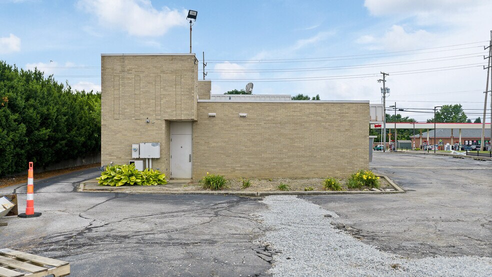 More Photos Of 4527 Market St, Youngstown Storefront Retail Office For Sale