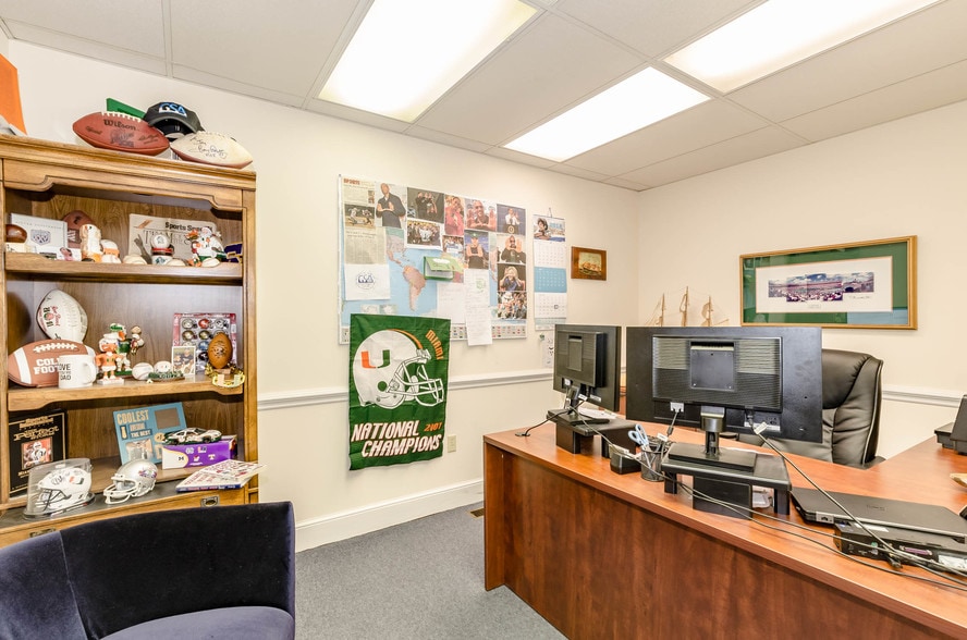 More Photos Of 215 Church St, Lenoir Office For Lease