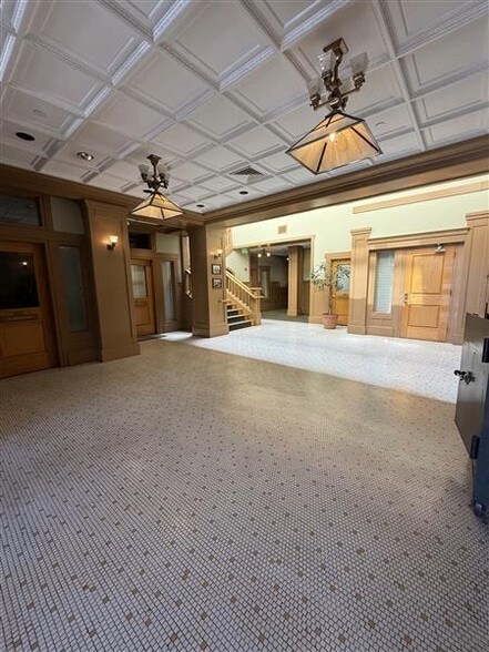 More Photos Of 853 Lincoln Way, Auburn Freestanding For Lease