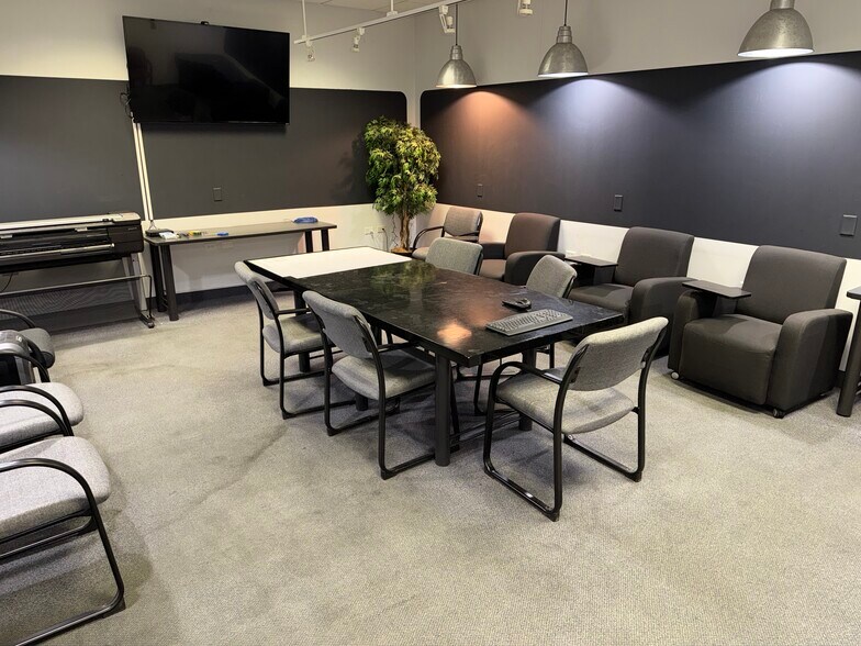 More Photos Of 1212 E Fairplains St, Greenville Manufacturing For Sale