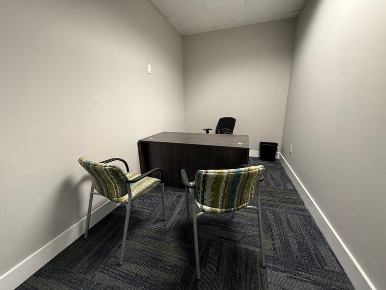 More Photos Of 3800 Camp Creek Pky, Atlanta Light Distribution For Lease