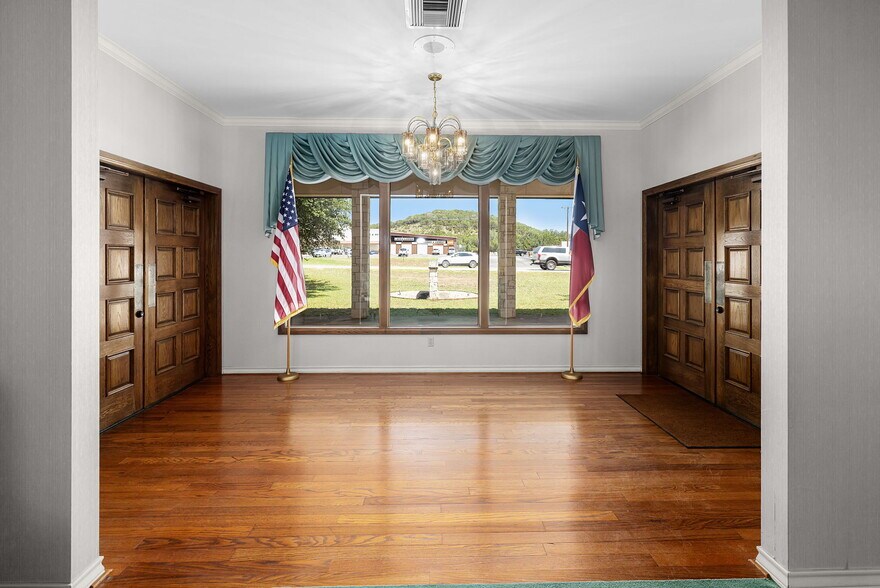 More Photos Of 1071 FM 2673, Canyon Lake Specialty For Sale