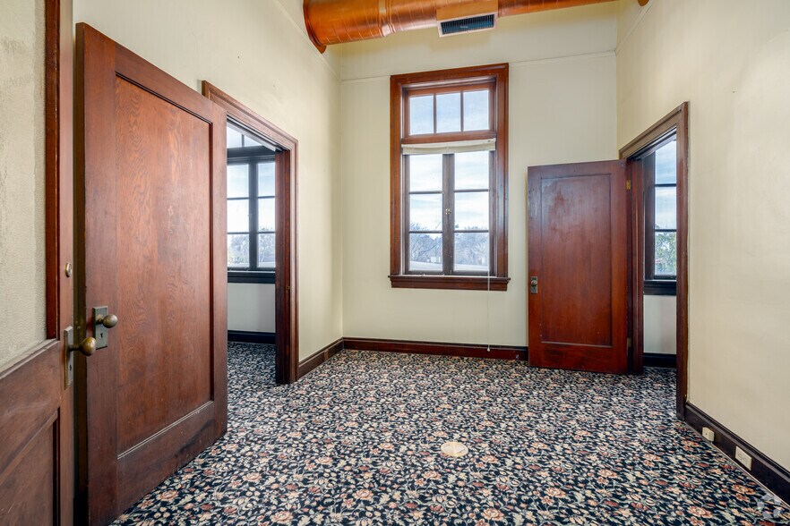 More Photos Of 119 N Butte St, Willows Loft Creative Space For Sale