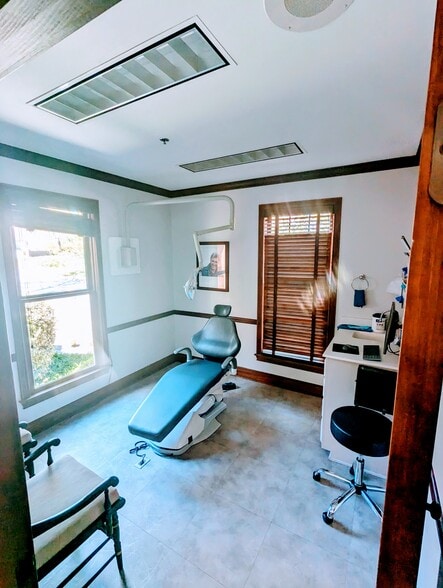 More Photos Of 4721 Chamblee Dunwoody Rd, Atlanta Medical For Lease