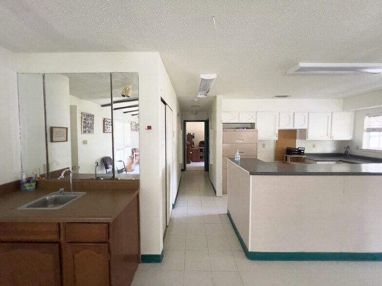 More Photos Of 5995 Heath Rd, San Antonio Office For Sale