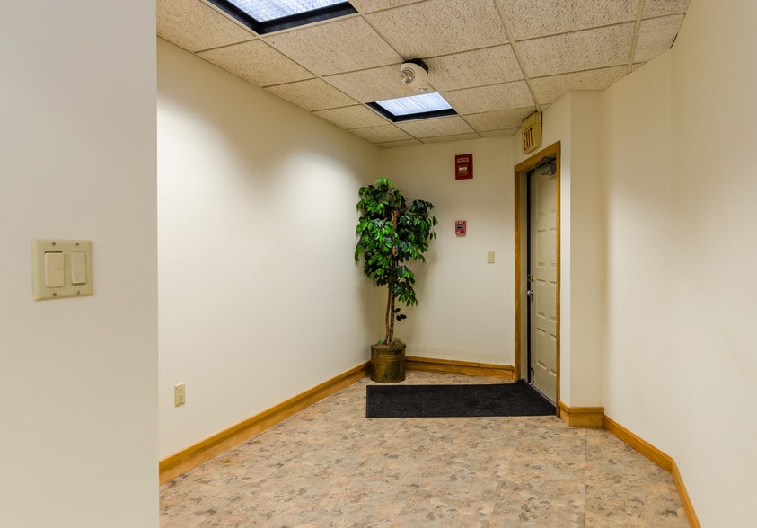 More Photos Of 40-60 Beechwood Dr, North Andover Loft Creative Space For Lease
