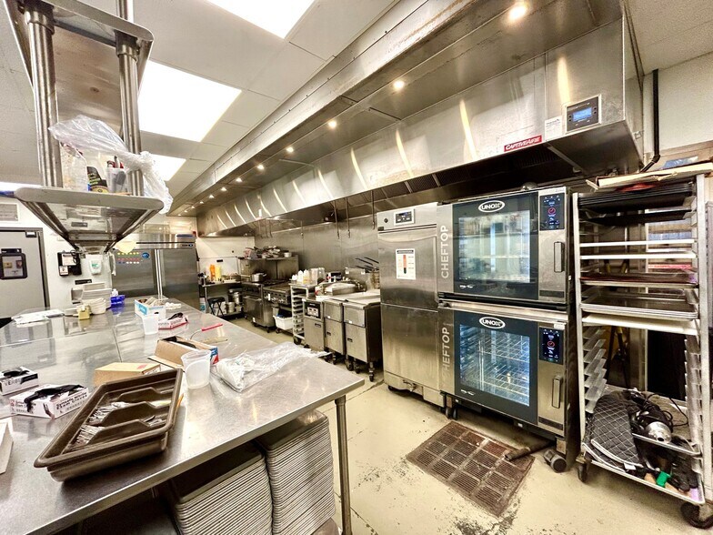 More Photos Of 303 Bleecker St S, Bluffton General Retail For Sale