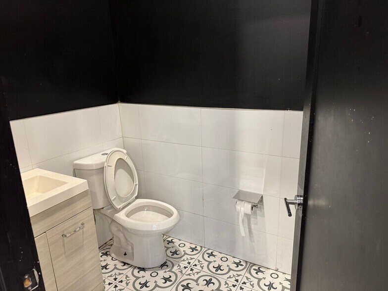 More Photos Of 152 Patchen Ave, Brooklyn Apartments For Lease