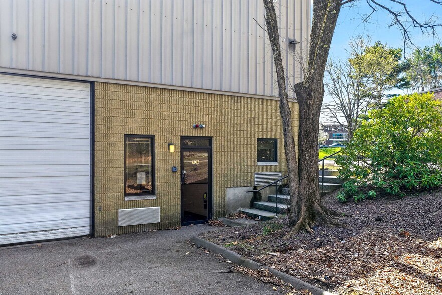 More Photos Of 70 Hawes Way, Stoughton Warehouse For Lease