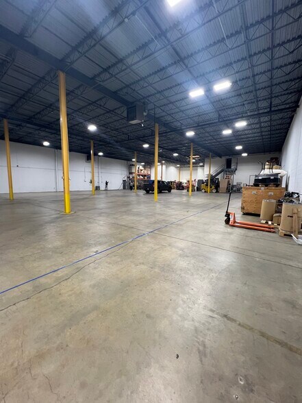 More Photos Of 1650 Oak St, Lakewood Manufacturing For Lease
