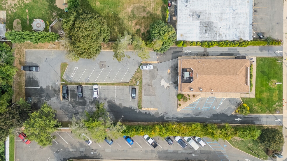 More Photos Of 504 Larkfield Rd, East Northport Restaurant For Lease