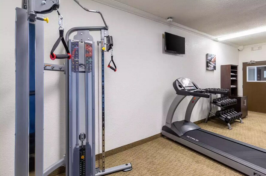 More Photos Of 9010 E 71st St, Tulsa Hotel For Sale