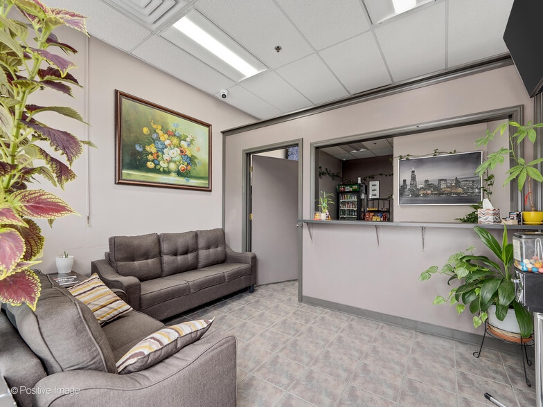 More Photos Of 524-530 W Grand Ave, Elmhurst Auto Repair For Sale