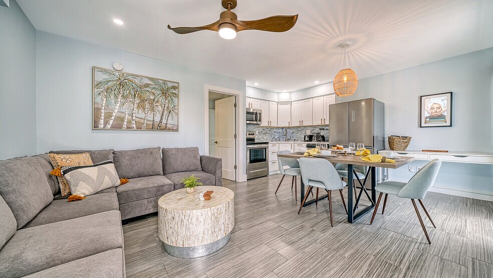 More Photos Of 104 Avenida Veneccia, Siesta Key Multifamily For Sale