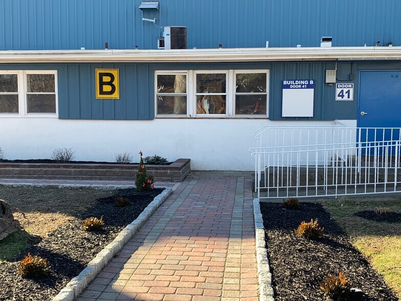 More Photos Of 1048-1050 Lower South St, Peekskill Manufacturing For Lease