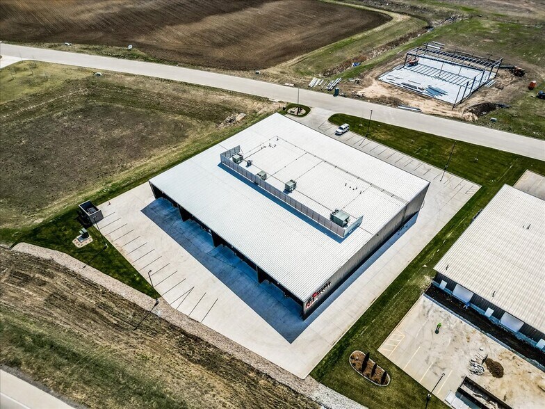 More Photos Of 4078 N Hoover Ct, Wichita Industrial For Sale