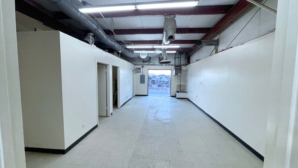 More Photos Of 1353-1363 Inyokern Rd, Ridgecrest Showroom For Lease