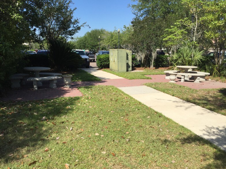 More Photos Of 210 Seven Farms Dr, Daniel Island Office For Lease