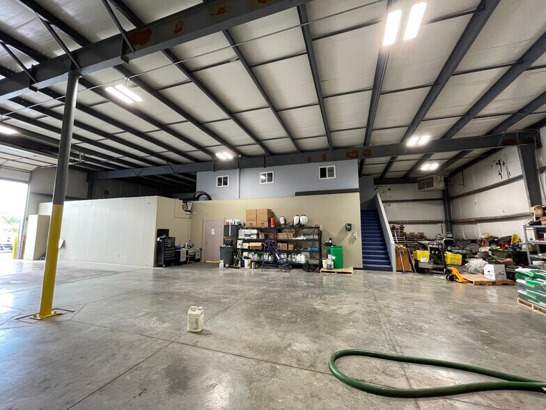 More Photos Of 2840 Mitthoeffer Pl, Indianapolis Warehouse For Sale