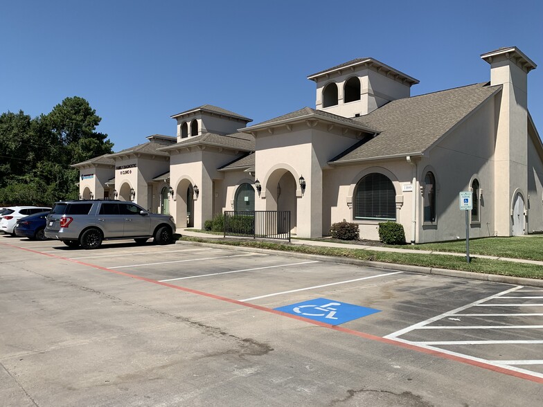 More Photos Of 13688 Breton Ridge St, Houston Medical For Sale