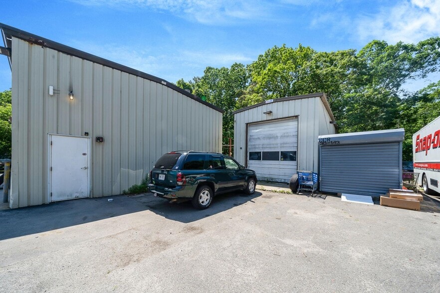 More Photos Of 18 Havenwood Dr, Shirley Auto Repair For Sale