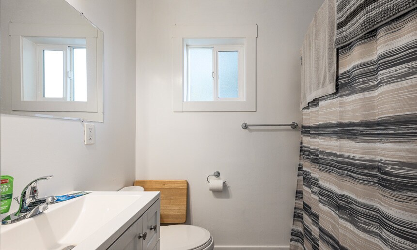 More Photos Of 31 Robarts St, Nanaimo Apartments For Sale