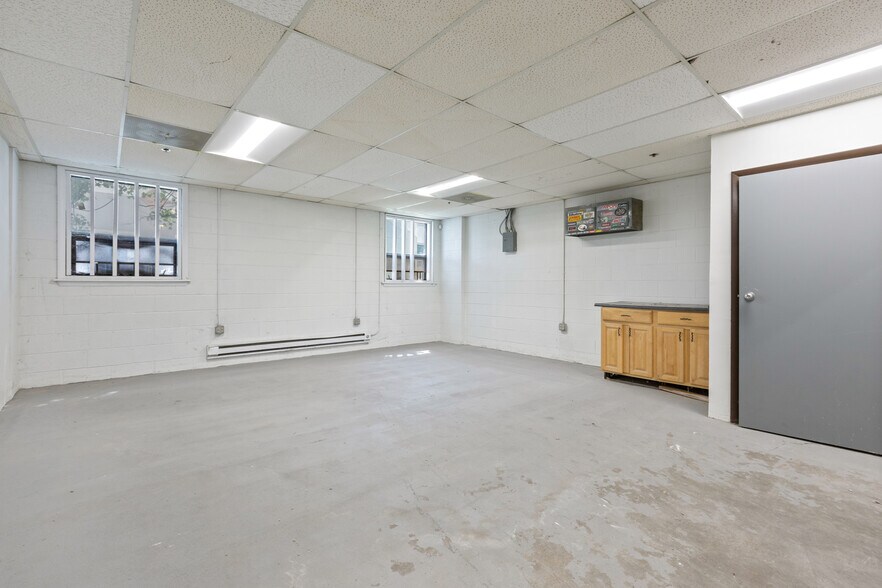 More Photos Of 7881 Beechcraft Ave, Gaithersburg Industrial For Sale