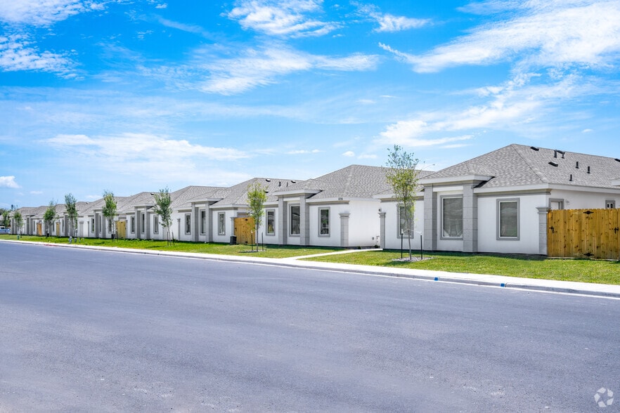 Primary Photo Of 1802 N Sugar Rd, Edinburg Apartments For Sale