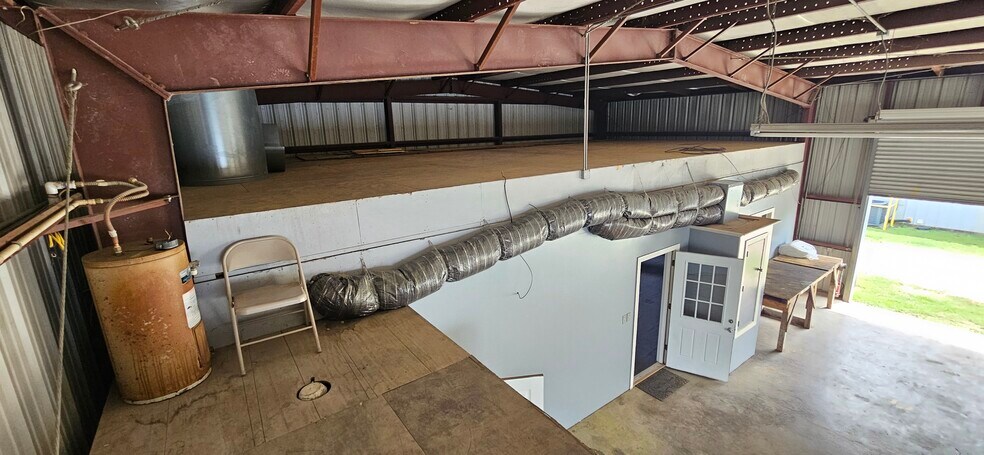 More Photos Of 130 Grand Ave, Bacliff Warehouse For Sale