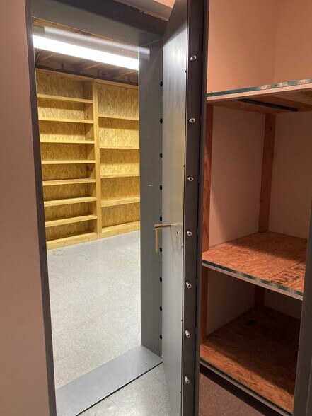 More Photos Of 1201 Old Hopewell Rd, Castalian Springs Showroom For Sale