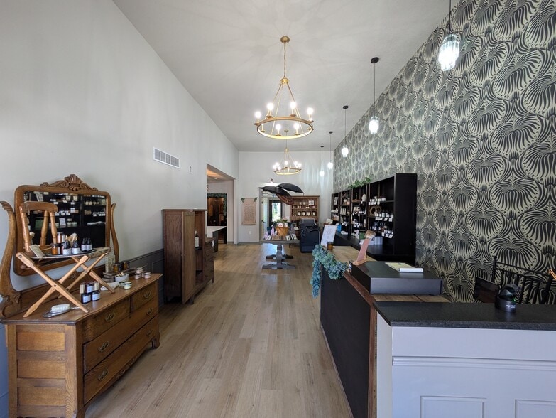 More Photos Of 106 NE 2nd St, Stuart Storefront For Sale