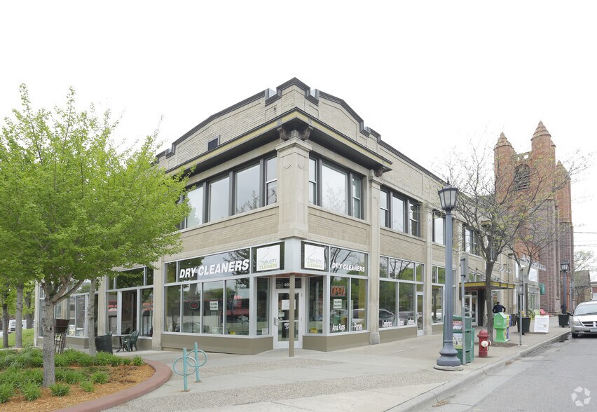 Primary Photo Of 2000-2006 Hennepin Ave, Minneapolis Storefront Retail Office For Lease