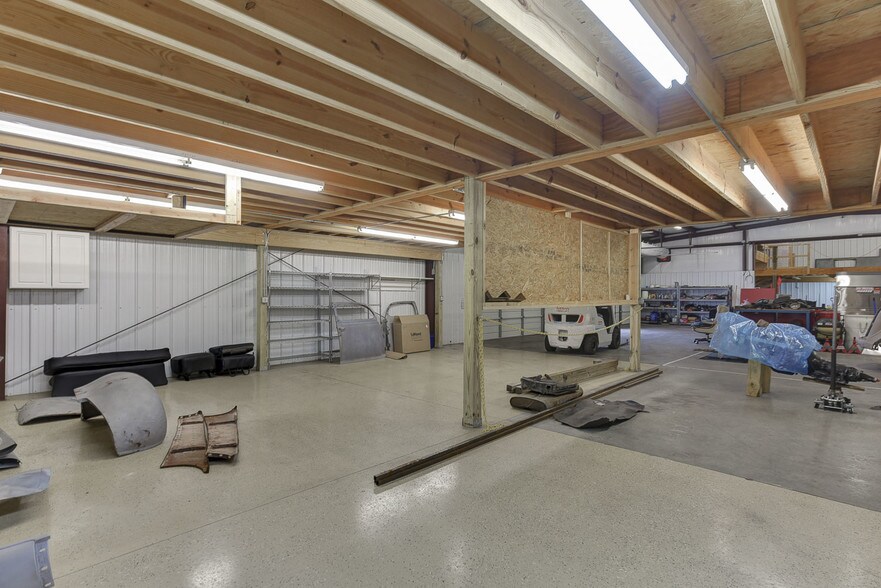 More Photos Of 108 Prides Way, Lexington Light Distribution For Sale