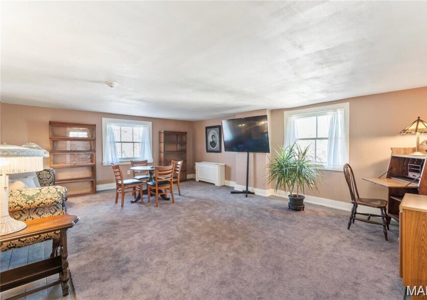 More Photos Of 876 W State St, Jacksonville Hospitality For Sale