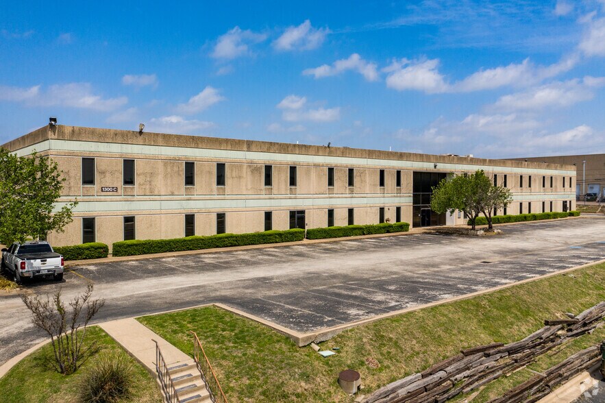 More Photos Of 1300 E Anderson Ln, Austin Office For Sale
