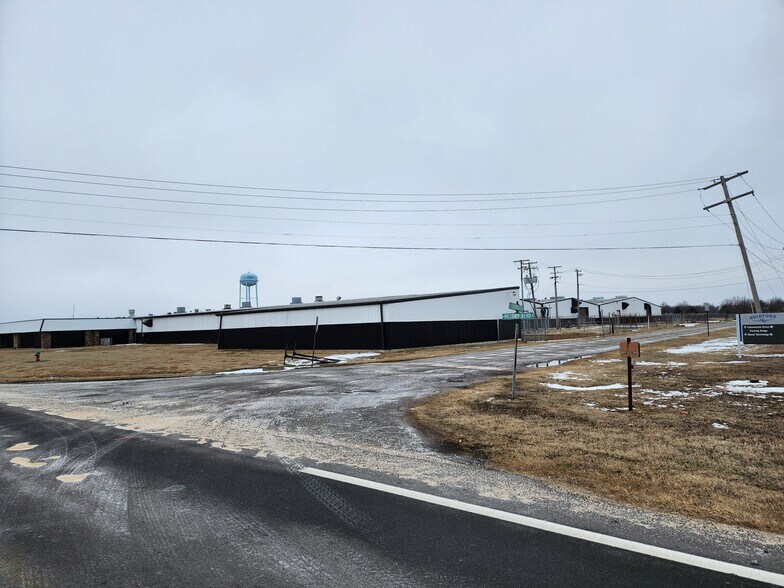 More Photos Of 7301 Victory Blvd, Newport Warehouse For Sale