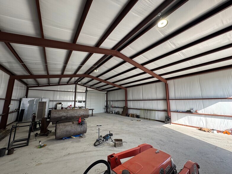 More Photos Of 100 Lr Williams Ln, Jarrell Warehouse For Lease