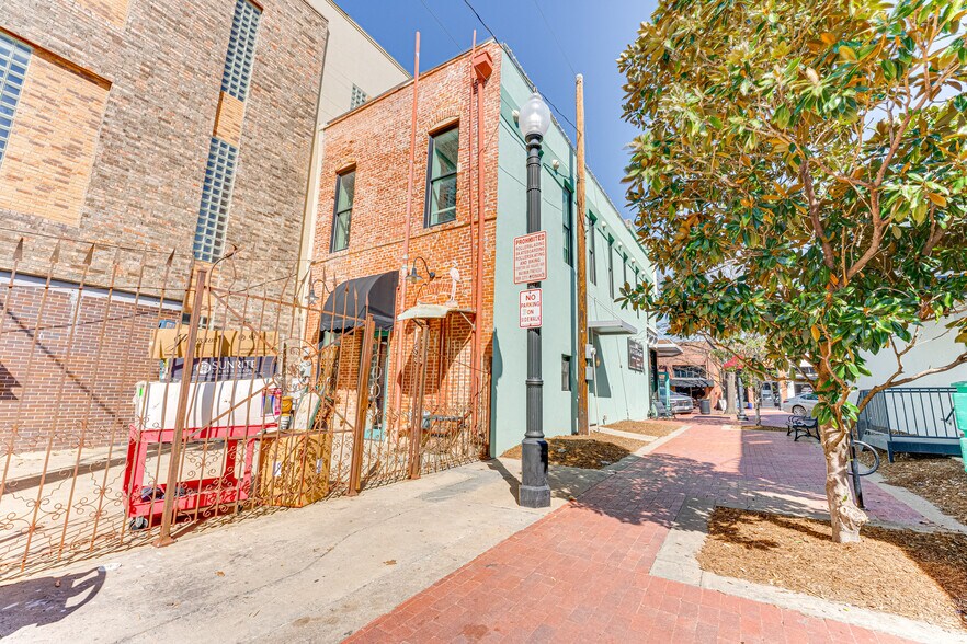 More Photos Of 1008 E 15th St, Plano Storefront Retail Office For Sale