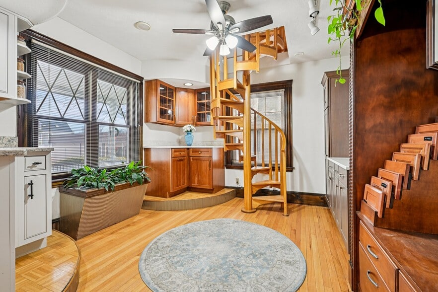 More Photos Of 327 Central St, Saugus Office For Sale