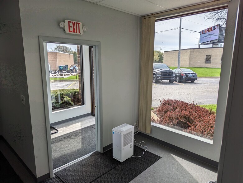 More Photos Of 1225 Carnegie St, Rolling Meadows Warehouse For Lease