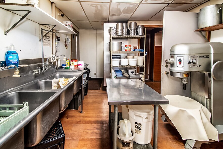 More Photos Of 134 S Main St, Oregon Restaurant For Sale